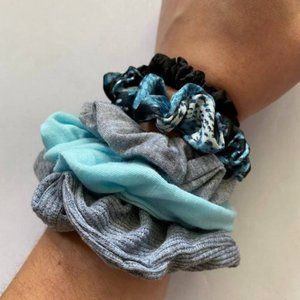 Set of 5 Scrunchies - Gray and Aqua Snak